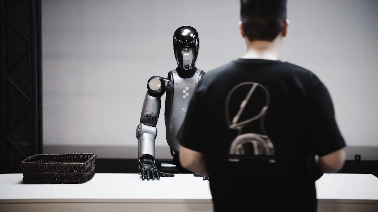 Helix Learns to Fold Laundry: First Humanoid with Multi-Fingered Autonomous Folding