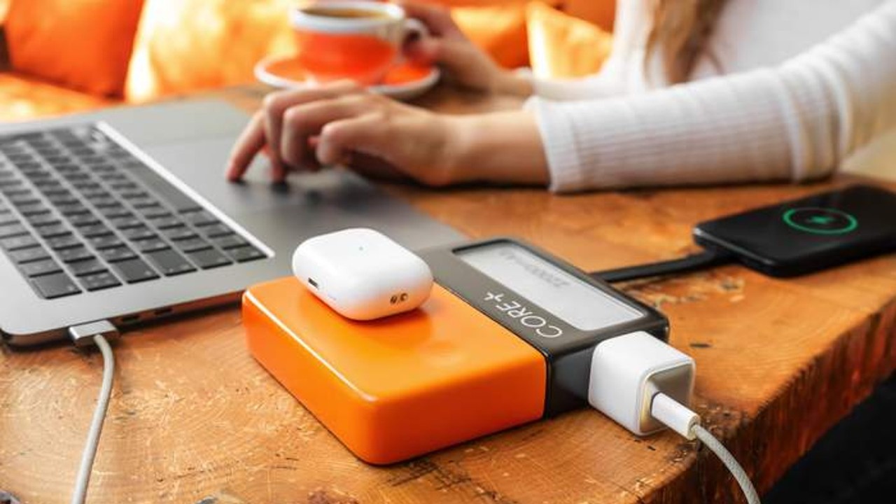 CorePlus: 27,000mAh Pocket-Size Power Bank with 110V/220V AC