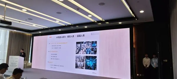 NineRay AI Robot Capabilities Display Screen