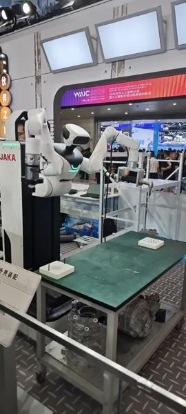 JAKA Wheeled Robot Arm Booth