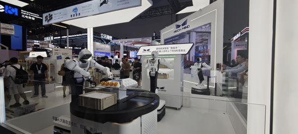 MECH MIND 轮式机械臂机器人