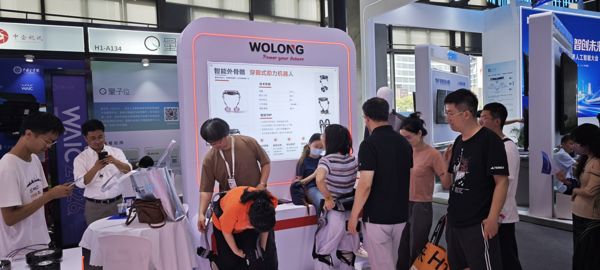 WOLONG 智能外骨骼展台