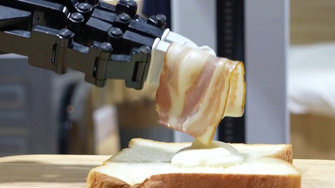 Robots dance, fold laundry and make sandwiches at Shanghai's AI expo