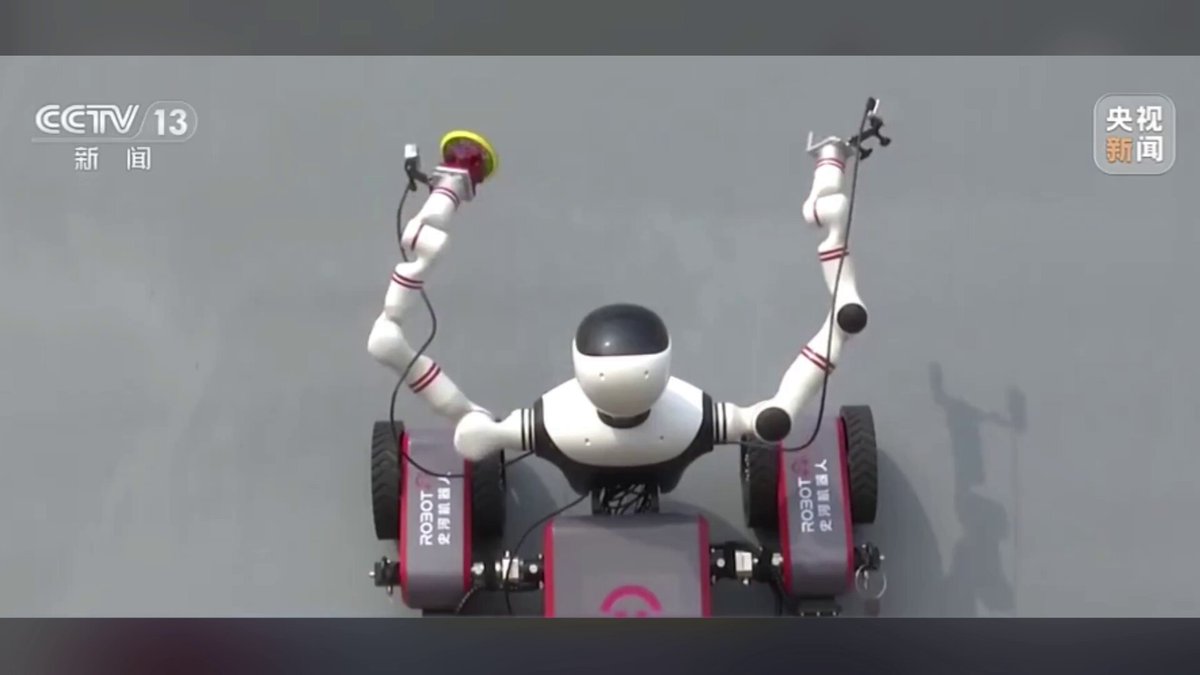 RobotPlusplus wall-climbing crawler goes viral