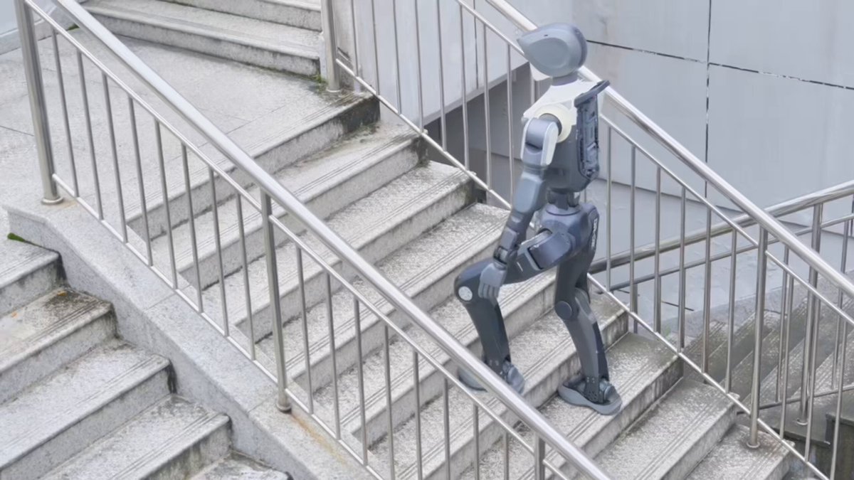DR02 humanoid robot tackles stairs with stable movement