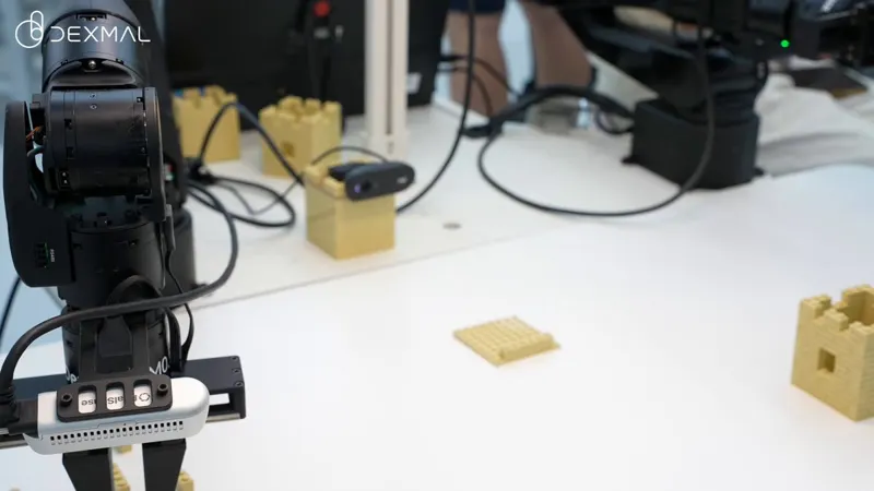 Dexmal DM0.5 Drives a Robot Arm to Build a LEGO Great Wall