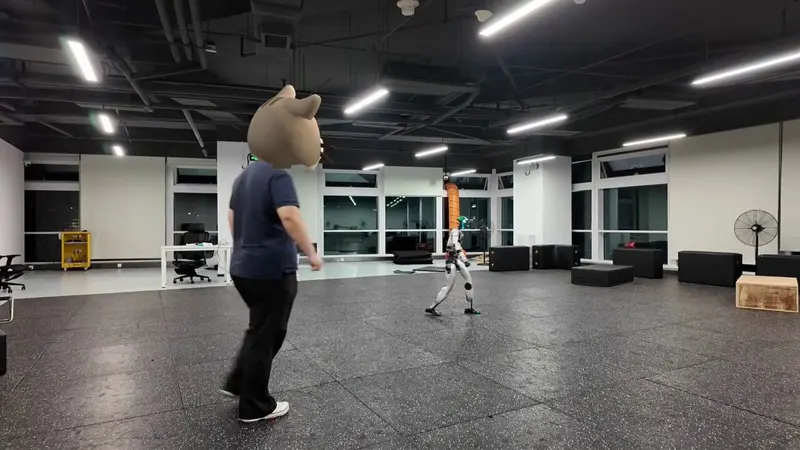 NUS PhD Demo: Humanoid Autonomously Avoiding People in Real Time