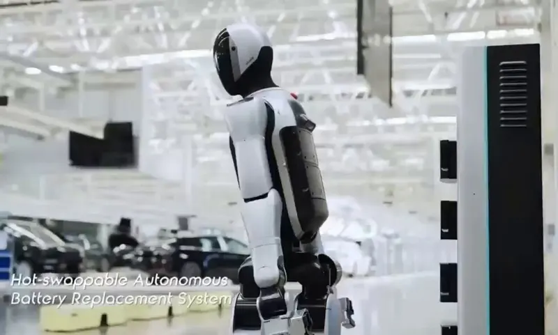 Walker S2 Autonomously Swaps Its Own Battery