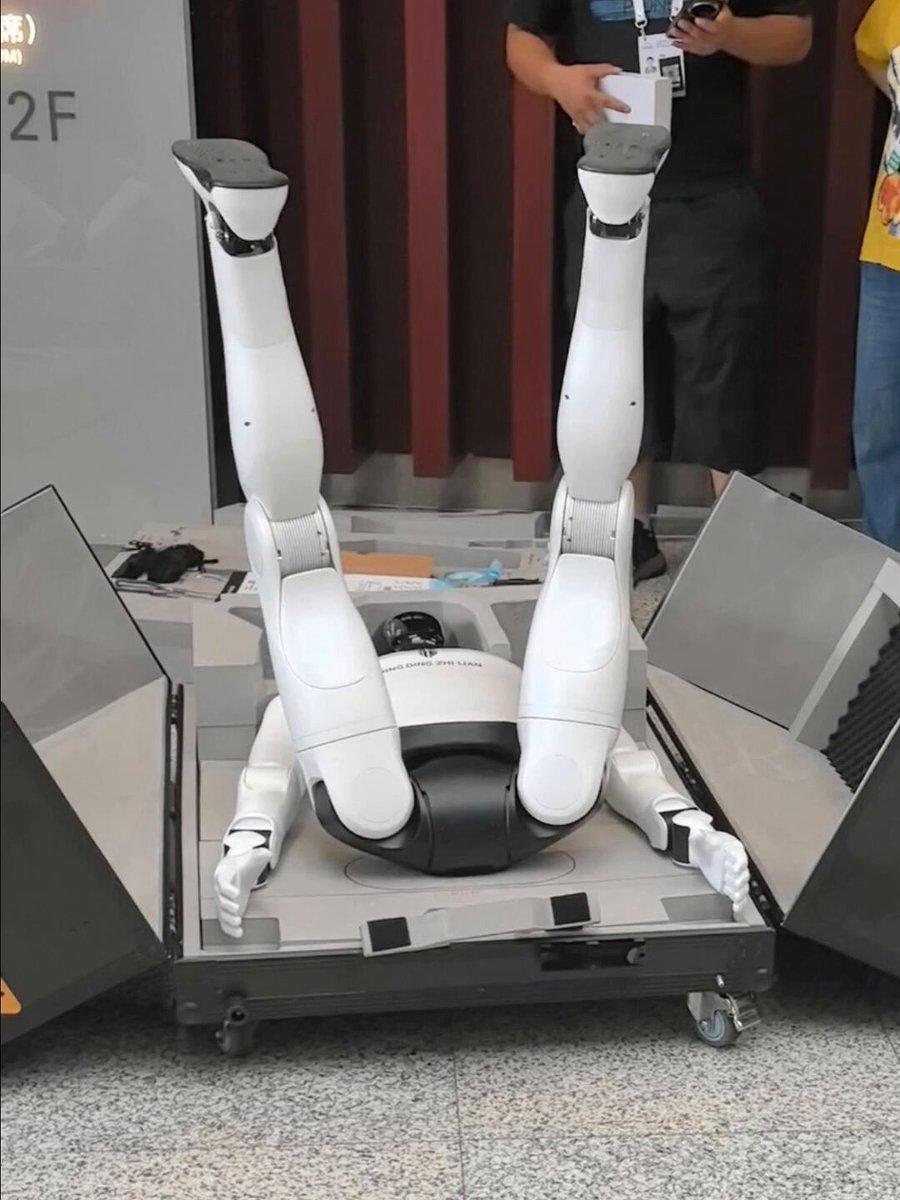 Humanoid Robot Folds Itself Into a Box in Seconds