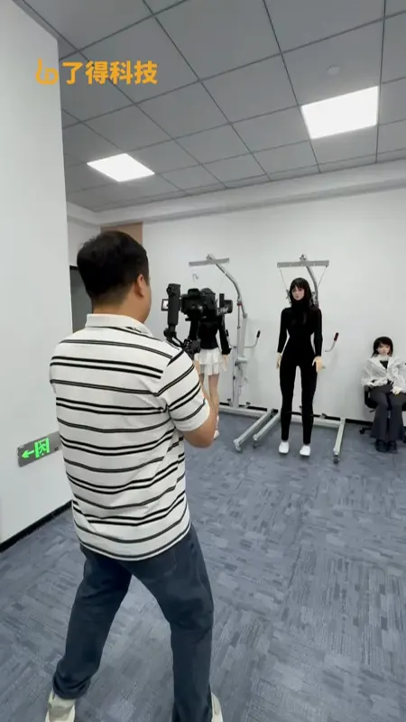 Liaode humanoid robot body to integrate with android head