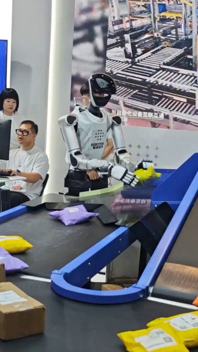 ✨🇨🇳At the 2026 World Artificial Intelligence Conference in Shanghai, ...