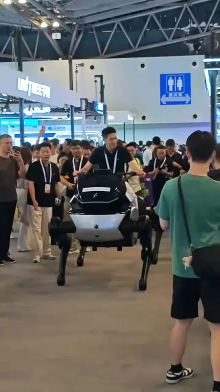 WAIC public day 1: robot horse, VR mecha, robot pet dog, boxing master