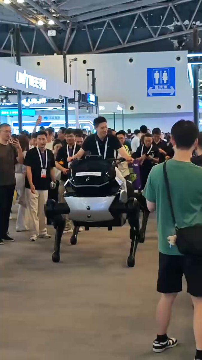 WAIC public day 1: robot horse, VR mecha, robot pet dog, boxing master