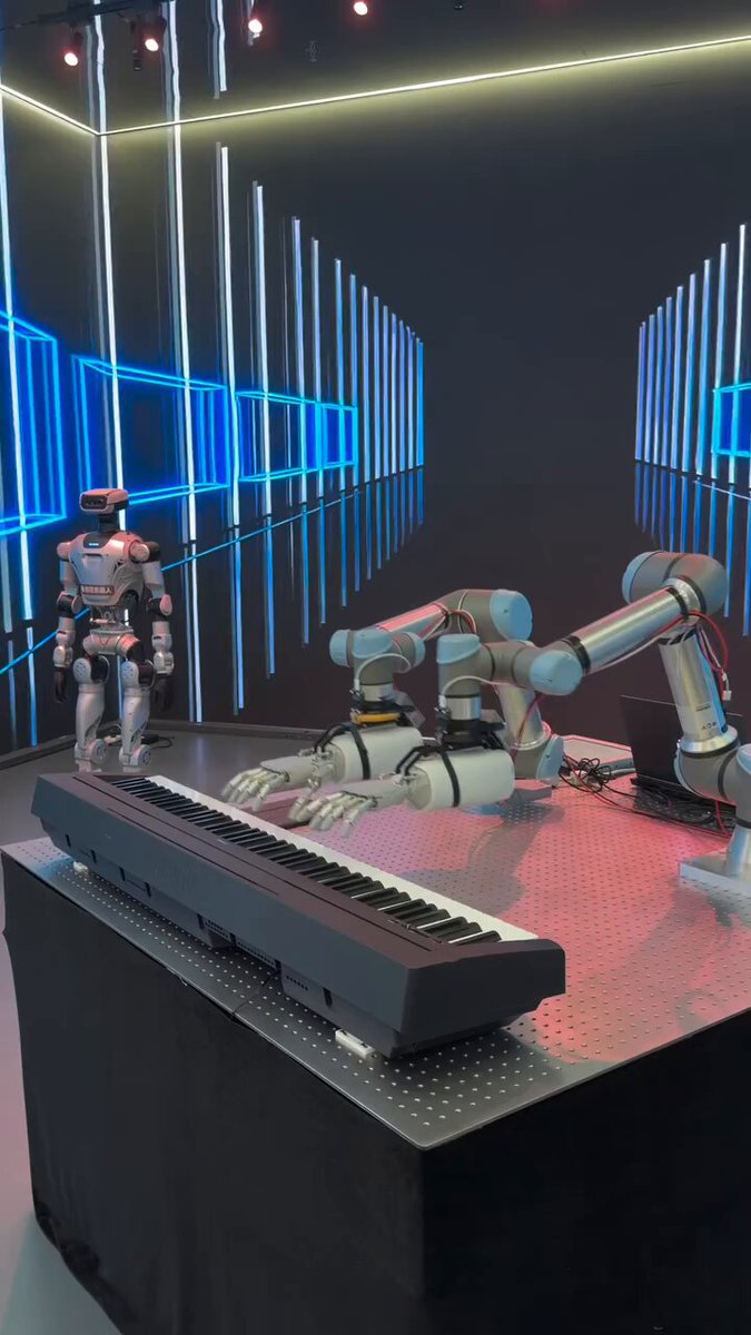 Robot Plays Piano with Incredible Precision