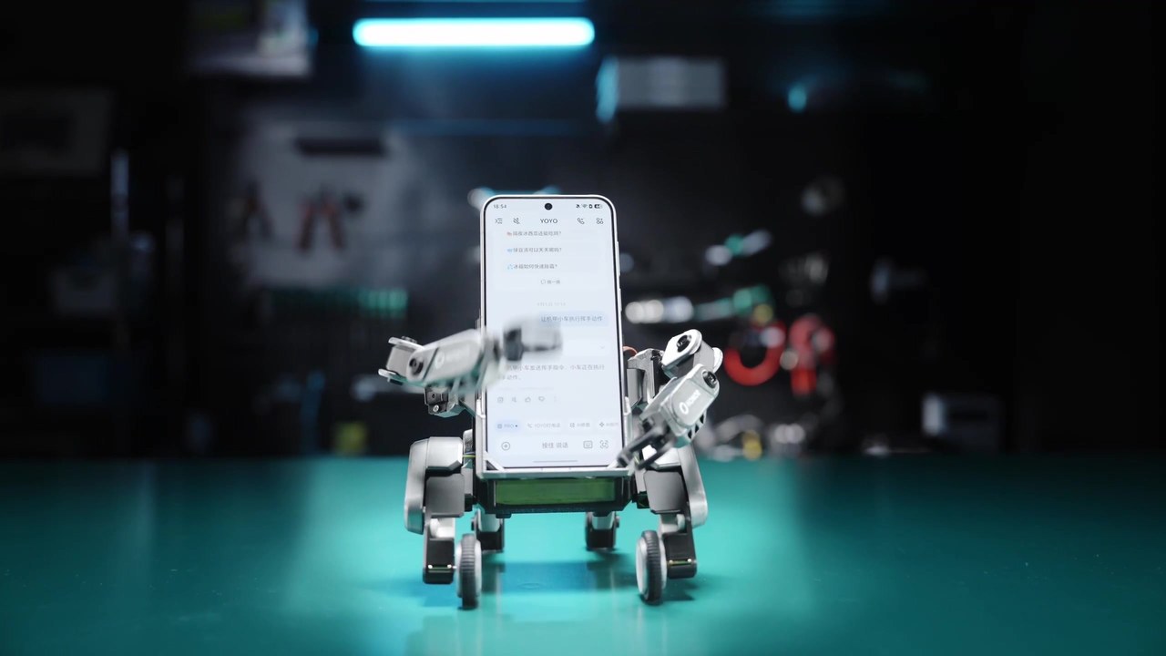Seeed Studio XIAO Robot Kit Powers Honor RobotPhone Rover