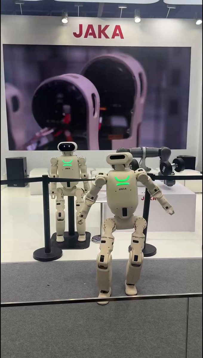 JAKA π Compact Humanoid Demo at WAIC